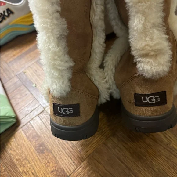 UGG Women's Sunburst Tall Boots US size 6. - Picture 5 of 11